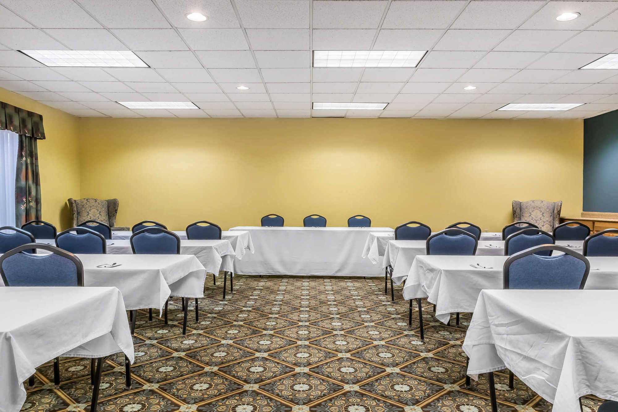 Baymont By Wyndham Milesburg Hotel Facilities photo